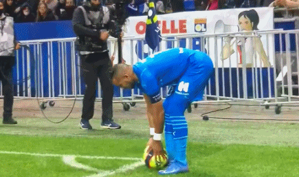 恩BA的烟火气里，藏着一位体育人的赤诚与梦想（恩BA的人间烟火，映照着一位体育人的赤诚与梦想）