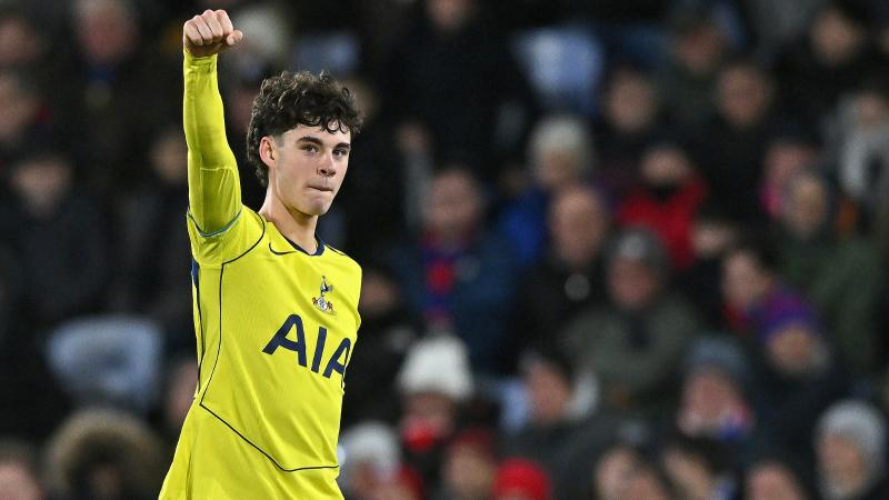 莱万西甲生涯进74球，同期单一联赛进球数仅次于哈兰德和凯恩（莱万西甲生涯斩获74球，同期单联赛进球仅逊哈兰德、凯恩）