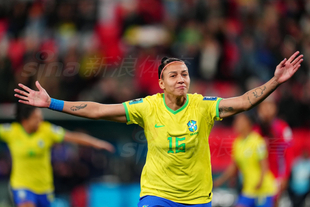 怀特复出力助阿森纳争冠，枪手伤病潮下的坚强回应（怀特复归助阿森纳冲冠，伤病潮中枪手强势回击）