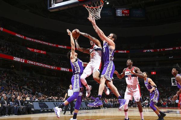 马德兴：中国足球受冷遇因成绩没突破，地方超火爆是大众怒其不争（马德兴：战绩无突破致国足遭冷落，地方火热折射大众怒其不争）