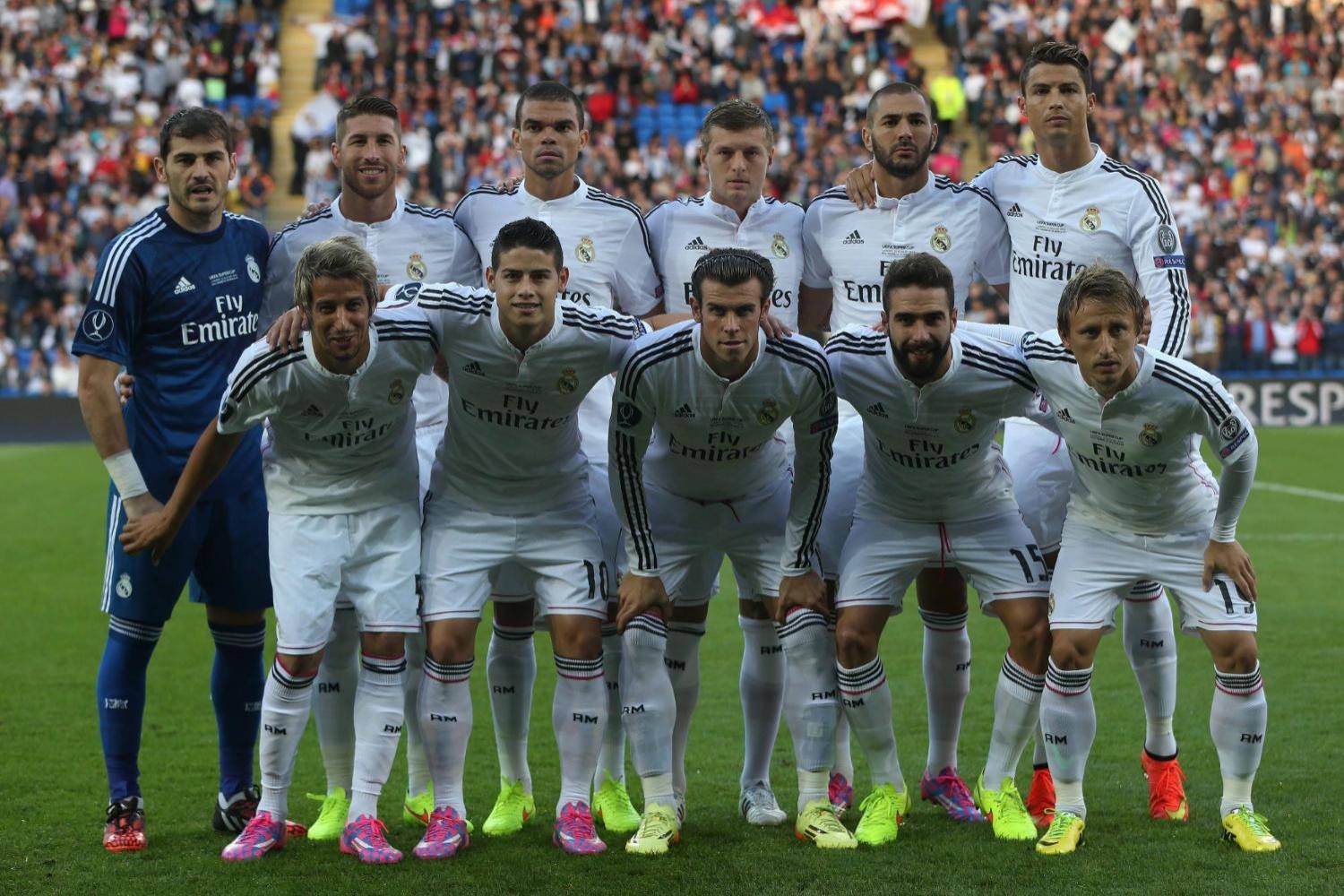 欧冠2-1逆转！巴萨天降神兵：后卫3分钟梅开二度创历史，逼近前八（欧冠2-1翻盘！巴萨奇兵突袭：后卫3分钟梅开二度改写历史，八强在望）