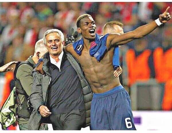 记者：里科·刘易斯因技术原因落选曼城本轮大名单，他没受伤（记者：里科·刘易斯非伤病原因无缘曼城本轮名单）