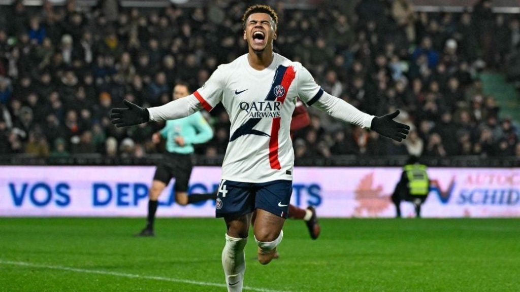 降维打击！深圳外援史密斯暴砍41分10助攻并上演准绝杀（统治级发挥！深圳外援史密斯轰下41分10助攻，上演准绝杀）