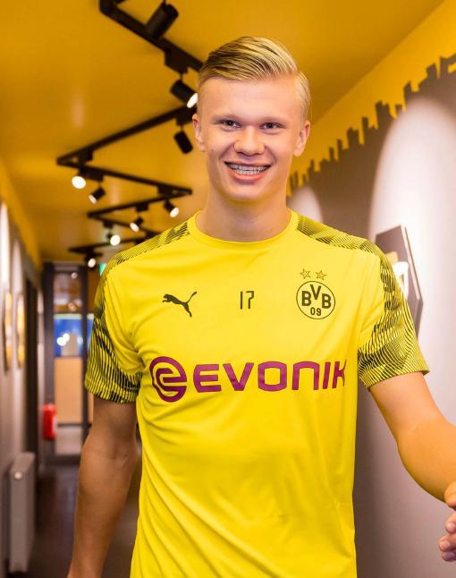 英超官方解释布伦特福德点球被取消：瓦塔拉处于越位位置（英超官方释疑：布伦特福德点球被判无效，瓦塔拉越位在先）