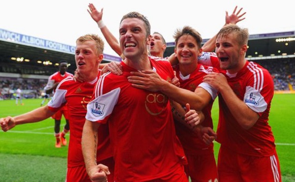 足球巴萨后防大将伤缺四周，主帅表情凝重（巴萨后防主力伤停四周，主帅神情凝重）